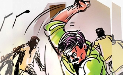 सरायपाली : गाड़ी के सामने मोटर सायकल रोककर की पुजारी की पिटाई
