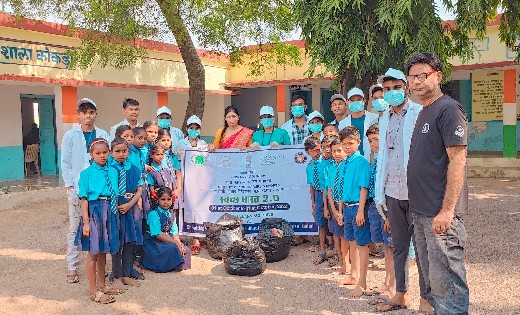 CAC महाविद्यालय धनोरा के चतुर्थ वर्ष के छात्रों ने ग्राम कोकड़ी में स्वच्छता अभियान 2.0 चलाकर लोगो को किया जागरूक 