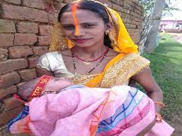 दुधमुंहे बेटे को छोड़ फांसी के फंदे से झूली महिला… - CG Sandesh