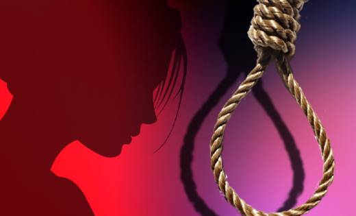 पिथौरा: महिला ने खेत में पेड़ पर लगाईं फांसी