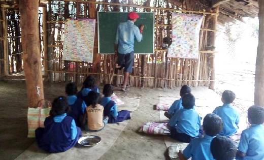 छत्तीसगढ़:  नक्सलवाद के चलते 15 वर्षों से बंद सैकडों स्कूलों ... - CG Sandesh
