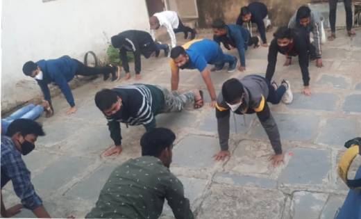 महासमुंद: एनएमएस क्लासेस के प्रांगण मे कराया गया सूर्यनमष्का... - CG Sandesh