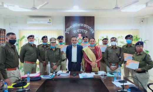 महासमुंद: अच्छे कार्य के लिये पुलिसकर्मी हुये पुरस्कृत - CG Sandesh