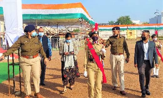 महासमुंद: कलेक्टर एवं एस.पी. ने गणतंत्र दिवस मुख्य समारोह के... - CG Sandesh