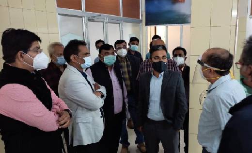 महासमुंद : कलेक्टर क्षीरसागर ने किया जिला अस्पताल का निरीक्ष... - CG Sandesh