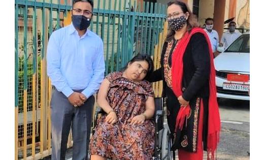 महासमुंद: कलेक्टर ने दिलायी बहु दिव्यांग करिश्मा को सी.पी. व... - CG Sandesh