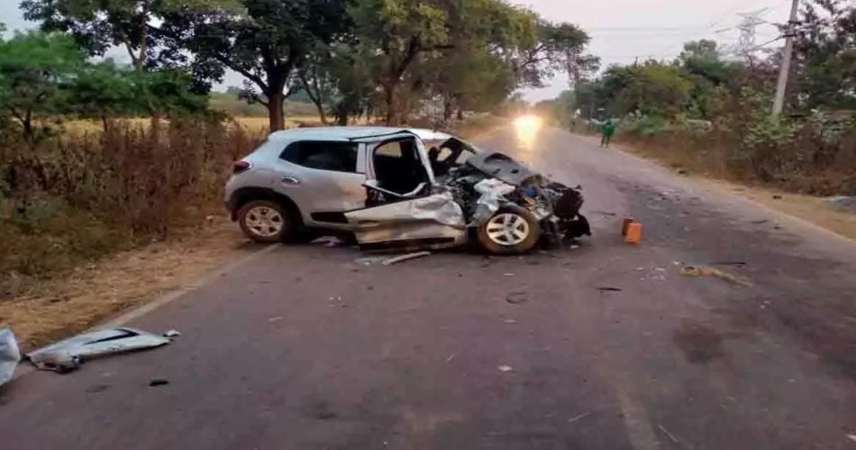 कैप्सूल वाहन और कार में टक्कर, 1 की मौत, 2 बच्चे घायल - CG Sandesh
