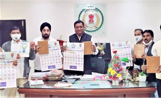 महासमुंद : कलेक्टर ने जिला सहकारी संघ मर्यादित का डायरी कैले... - CG Sandesh