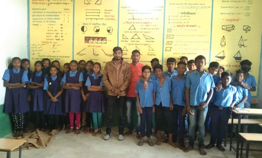 हिन्दू युवा वाहिनी के सदस्यों ने स्कूल पहुँचकर छात्रों का मन... - CG Sandesh
