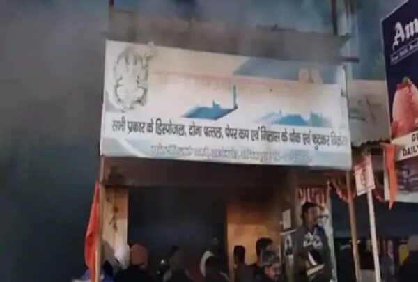 पटाखों से दुकान में लगी आग; लाखों का सामान जलकर खाक - CG Sandesh