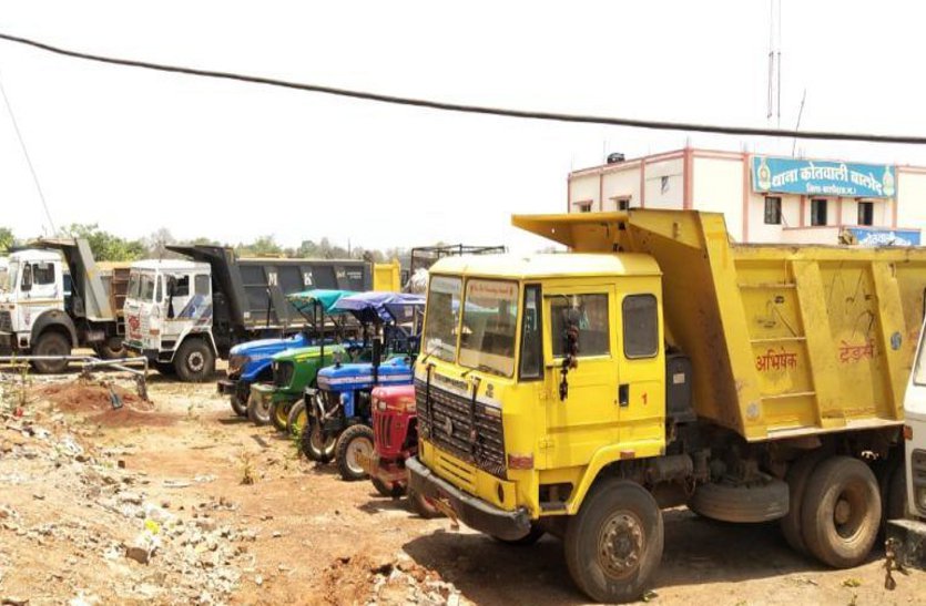 जिला प्रशासन ने अवैध रेत खनन पर की कार्रवाई , 2 हाइवा सहित 1... - CG Sandesh