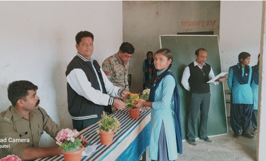 अभिव्यक्ति मोबाइल एप्प पर सलिहा थाना की ओर से माध्यमिक विद्य... - CG Sandesh