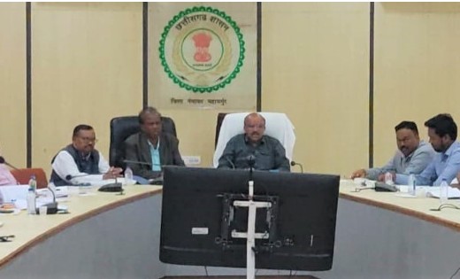 महासमुंद : सीईओ आलोक ने की जिले की गौठानों की समीक्षा - CG Sandesh