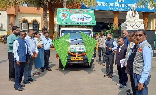 महासमुन्द : कलेक्टर ने  फसल बीमा योजना के प्रचार.रथ को हरी झ... - CG Sandesh