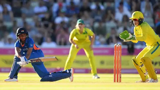 INDW vs AUSW :  ऑस्ट्रेलिया को चटाई धूल , सुपर ओवर में टीम इ... - CG Sandesh