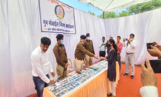 101 नग विभिन्न कंपनियों के मोबाईल (कीमती लगभग 15 लाख) रिकवर ... - CG Sandesh