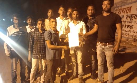 सरायपाली: बिजली विभाग में कार्यरत सहायक ऑपरेटर ठेकेदार के मनमानी रवैये से परेशान, ठेका परिवर्तन कराने की मांग