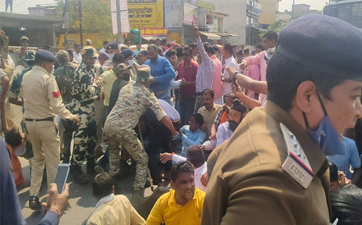 महासमुंद : खाद की कमी व कालाबाजारी को लेकर बीजेपी का चक्काजा... - CG Sandesh