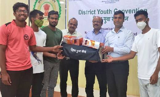 महासमुंद: जिला युवा सम्मेलन कार्यक्रम में युवा मण्डलों को खे... - CG Sandesh