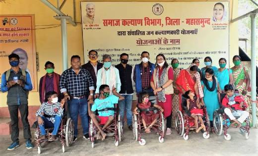 महासमुंद: दिव्यांगों को व्हील चेयर एवं श्रवण यंत्र मिलने से ... - CG Sandesh