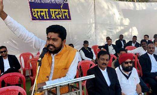 जिला अधिवक्ता संघ महासमुंद के द्वारा भ्रष्टाचार के खिलाफ धरन... - CG Sandesh