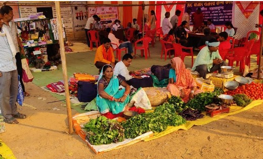 तहसील महासमुंद में हाट बाजार कैंप कोर्ट: ग्रामीण बोल रहे हाट... - CG Sandesh