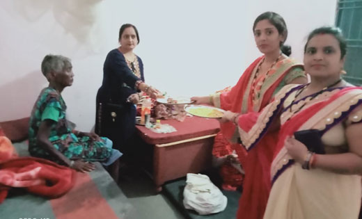 वृद्धाश्रम पहुँचे  अस्तित्व एक पहचान अघरिया  महिला समूह महास... - CG Sandesh