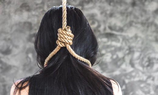 सांकरा: घर पर महिला ने लगाईं फांसी