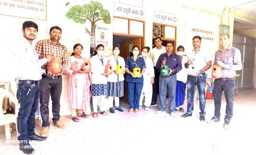 सरायपाली: सामुदायिक स्वास्थ्य केंद्र के कर्मचारियों द्वारा गौरैया पक्षी के संरक्षण हेतु एक अभिनव पहल
