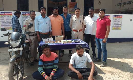 सरायपाली: अवैध रूप से परिवहन कर रहे 2 तस्कर भारी मात्रा में प्रतिबंधित इंजेक्शन व टेबलेट सहित गिरफ्तार