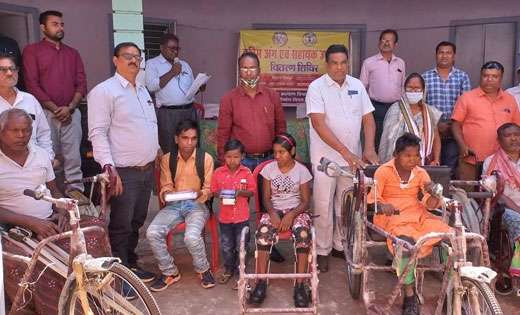 महासमुंद : समाज कल्याण विभाग द्वारा दिव्यांगजनों को सहायक उप... - CG Sandesh