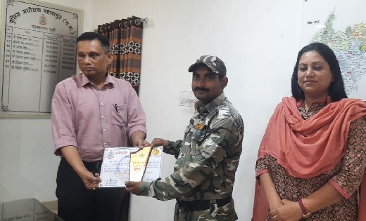 विशेष आरक्षक एवं ट्रेनर मनोज डड़सेना को छत्तीसगढ़ पुलिस की ओर ... - CG Sandesh