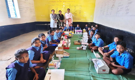 शासकीय प्राथमिक शाला बोन्दा में बच्चों के द्वारा विभिन्न प्... - CG Sandesh
