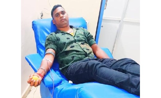 सरायपाली: बेटी के जन्म की खुशी पर किया रक्तदान