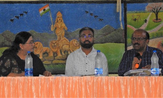 महासमुंद : कलेक्टर क्षीरसागर ने गौठान पहुंच दिवस की समीक्षा ... - CG Sandesh