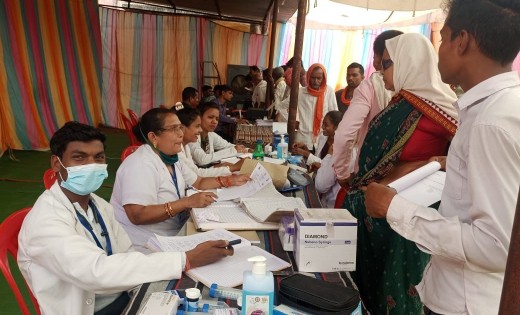 महासमुंद : विकासखण्ड स्तरीय स्वास्थ्य मेला में लगभग 800 लोगो... - CG Sandesh