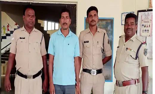 55 साल के शख्स ने युवती से किया रेप, बहाने से ले गया नाले की... - CG Sandesh