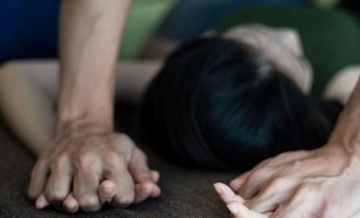 पिथौरा : खेत में बनी झोपड़ी में किया बलात्कार