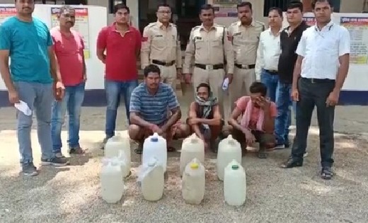 महासमुंद : महुआ शराब पर पुलिस की बड़ी कार्रवाई, 120 लीटर शरा... - CG Sandesh