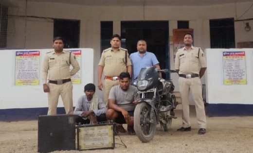 सरायपाली : चोरी के सामान को बेचने के लिए ग्राहक तलाश रहे 2 युवक गिरफ्तार