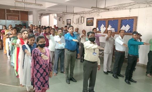 महासमुंद : अधिकारियों-कर्मचारियों ने झीरम श्रद्धांजलि दिवस प... - CG Sandesh
