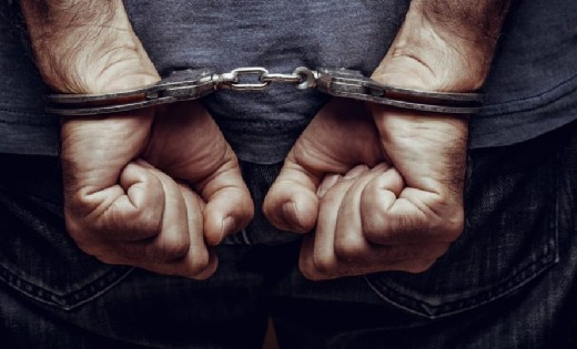 महासमुन्द : लोहे का धारदार हथियार लेकर लोगो को डराने धमकाने वाला युवक गिरफ्तार. 