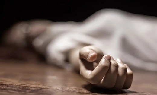 पिथौरा : खेत में मिली युवती की लाश