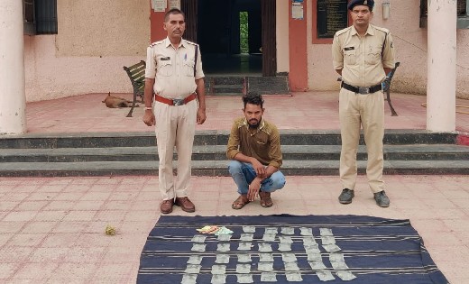 बागबाहरा : 40 पाउच उडिसा निर्मित कच्ची महुआ शराब के साथ एक ग... - CG Sandesh