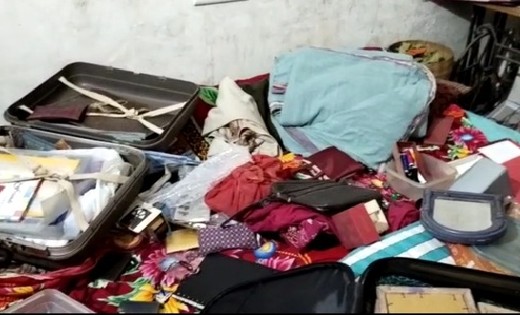 पिथौरा : चोरों के हौसले बुलंद, बंद घर का ताला तोड़कर ले उड़े न... - CG Sandesh