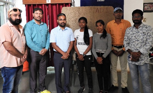 महासमुंद : कलेक्टर क्षीरसागर ने खिलाड़ियों को तीरंदाजी खेल सा... - CG Sandesh