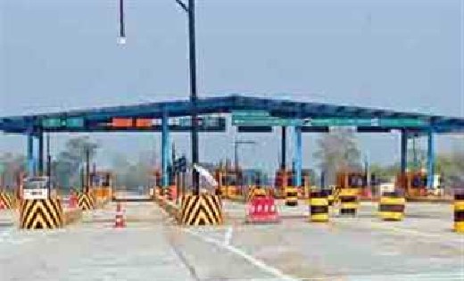 महासमुंद : फोरलेन में पूरा टोल टैक्स वसूली के बाद भी BSCPL क... - CG Sandesh