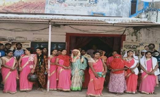 महासमुंद : जिले की समूह की महिलाओं ने देखी राष्ट्रीय पुरस्का... - CG Sandesh