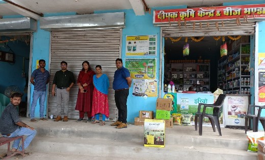 अवैध खाद भंडारण और बिना लाइसेंस उर्वरक बिक्री पर दुकान सील - CG Sandesh