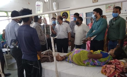 महासमुंद : सीएमएचओ संग सीईओ डायरिया से प्रभावित पीड़ितों का ... - CG Sandesh